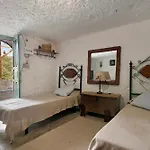 La Cuevita De Hilario *